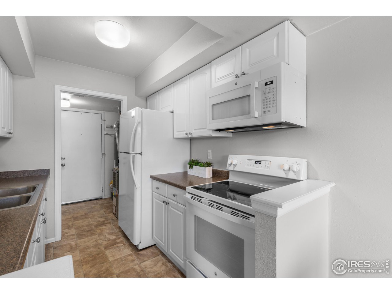 1170 Monroe Drive, Unit C Boulder, CO 80303 - Photo 5 of 14 a kitchen with stainless steel appliances granite countertop a sink stove and refrigerator