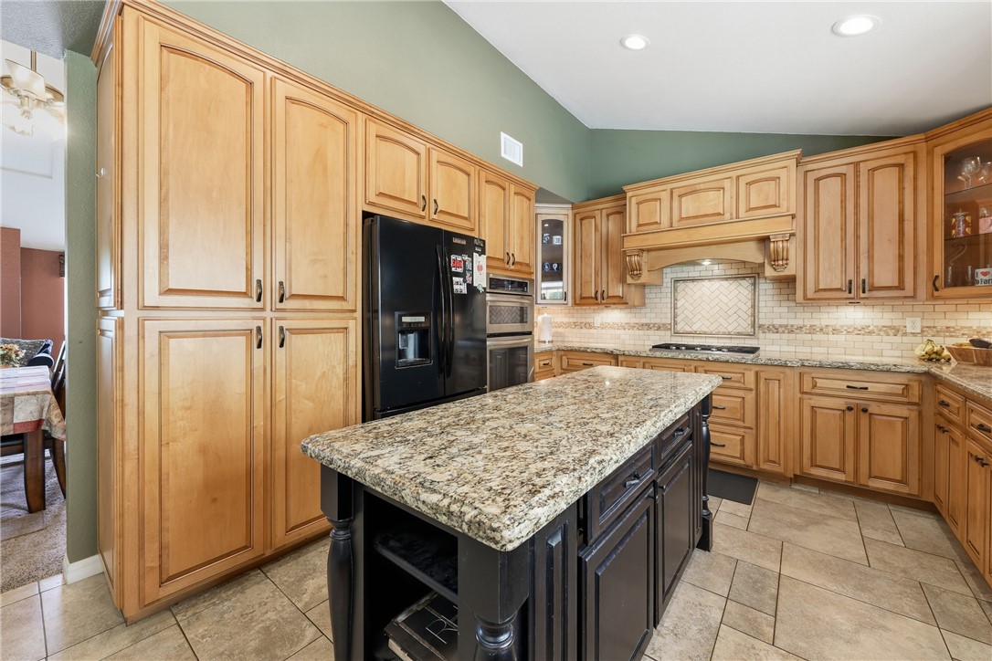 6691 Orangewood Road Highland, CA 92346 - Photo 14 of 71