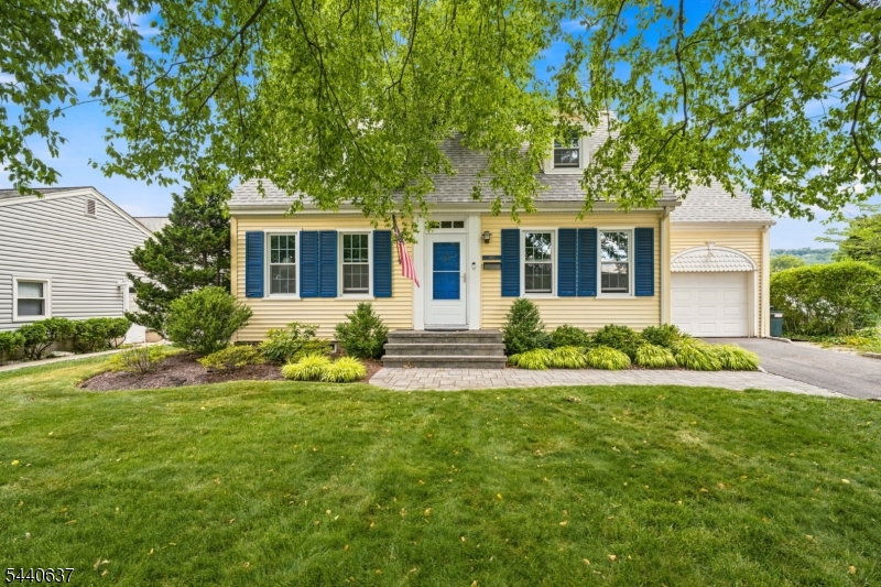 688 Greenbrook Road North Plainfield, NJ 07063 - Photo 1 of 37