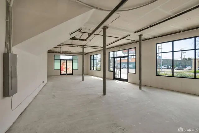 $2 | 990 West Grand Avenue, Oakland, CA 94607