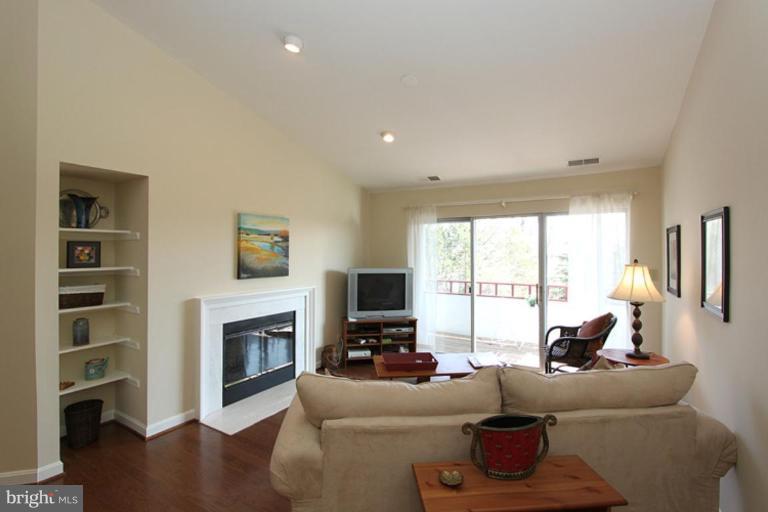 13703 Modrad Way, Unit 32 Silver Spring, MD 20904 - Photo 2 of 16 Living Room
