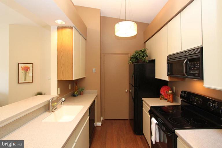 13703 Modrad Way, Unit 32 Silver Spring, MD 20904 - Photo 6 of 16 Kitchen