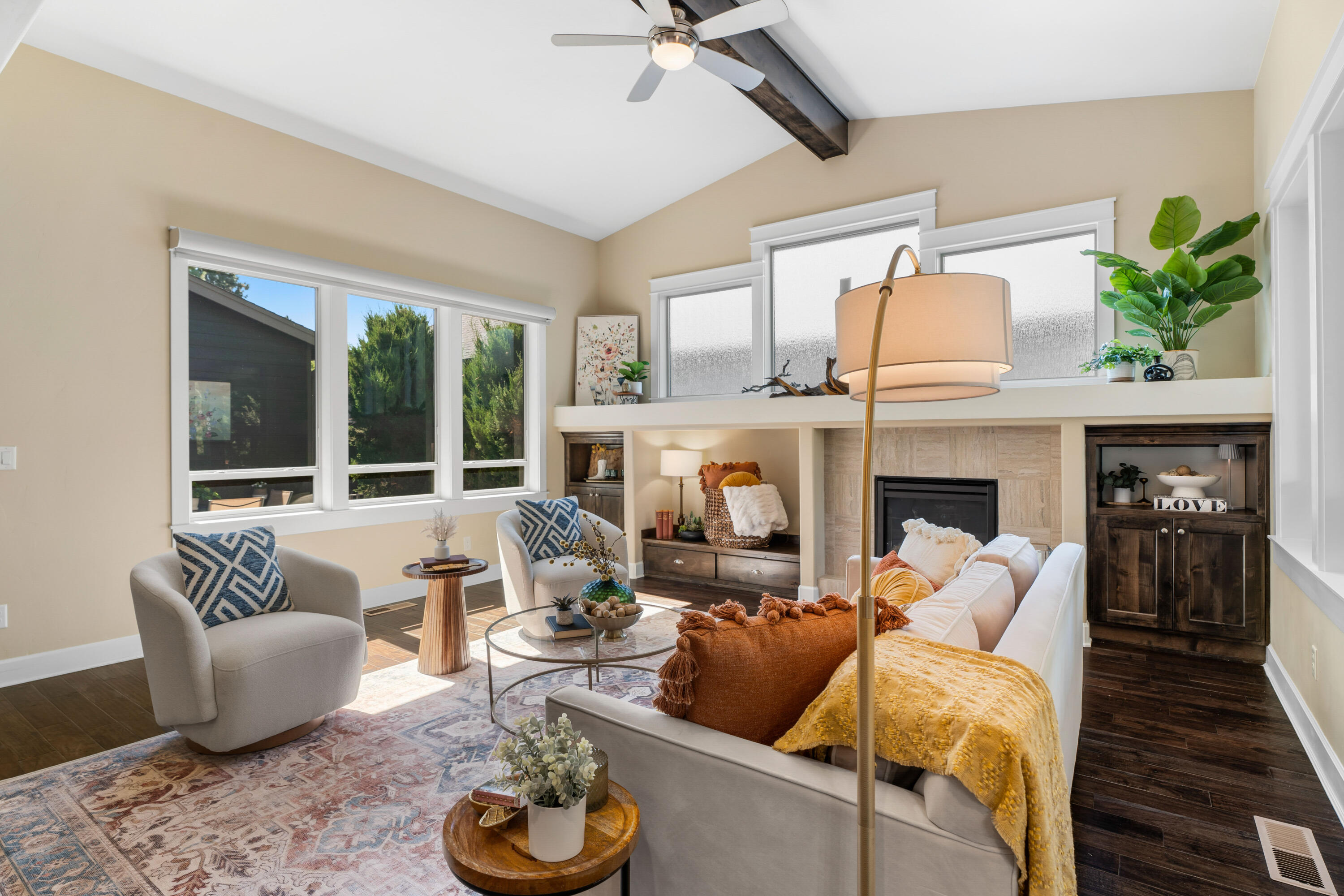20182 Stonegate Drive Bend, OR 97702 - Photo 10 of 50 32-Living Room