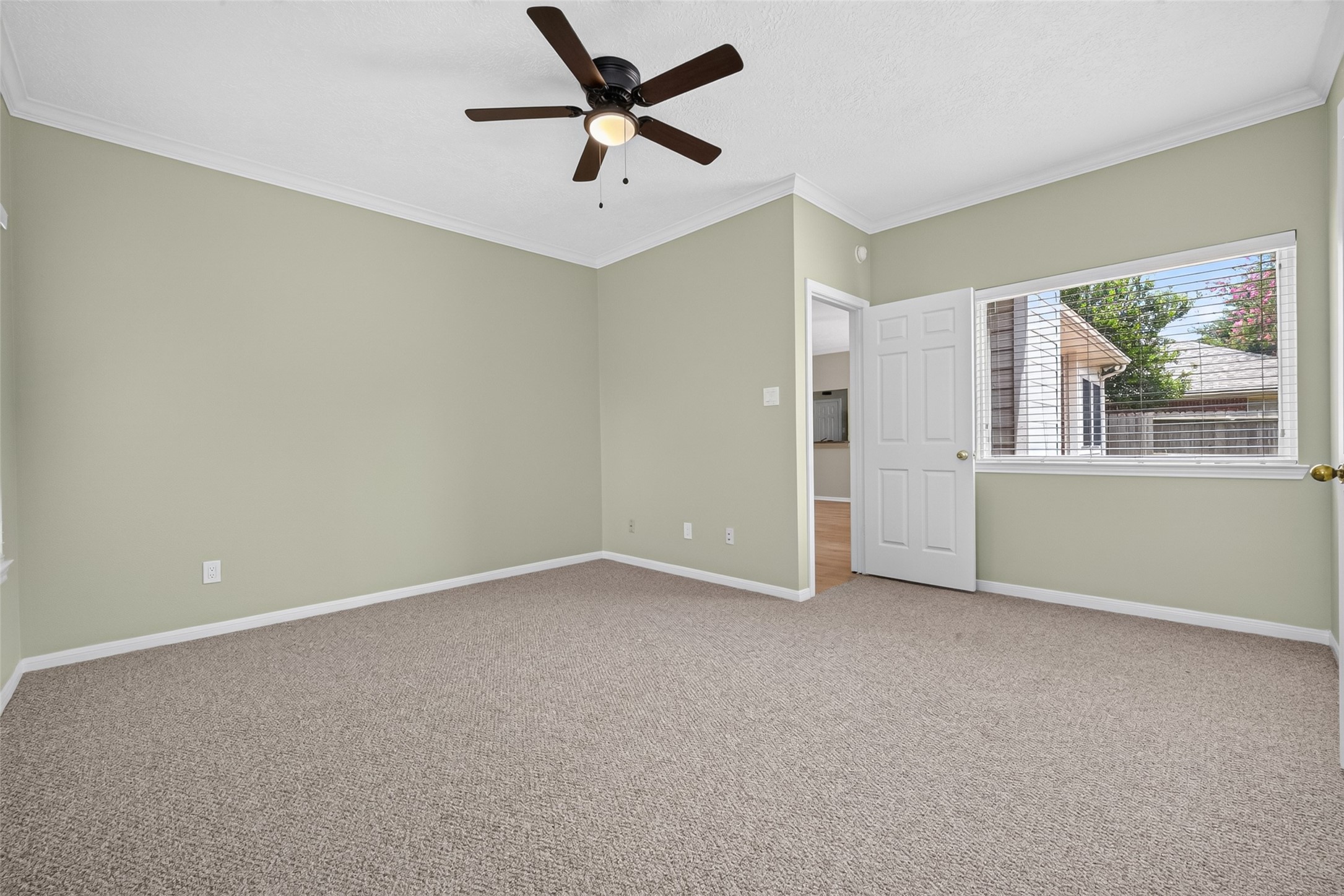 1430 Mabry Mill Road Houston, TX 77062 - Photo 18 of 39 Sitting room attached to Primary bedroom
