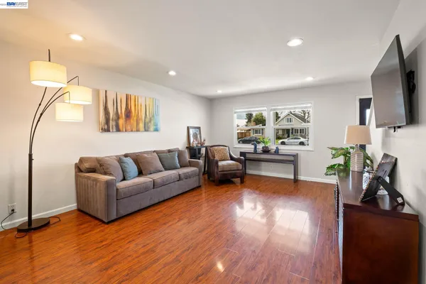 $824,950 | 1234 North P Street, Livermore, CA 94551