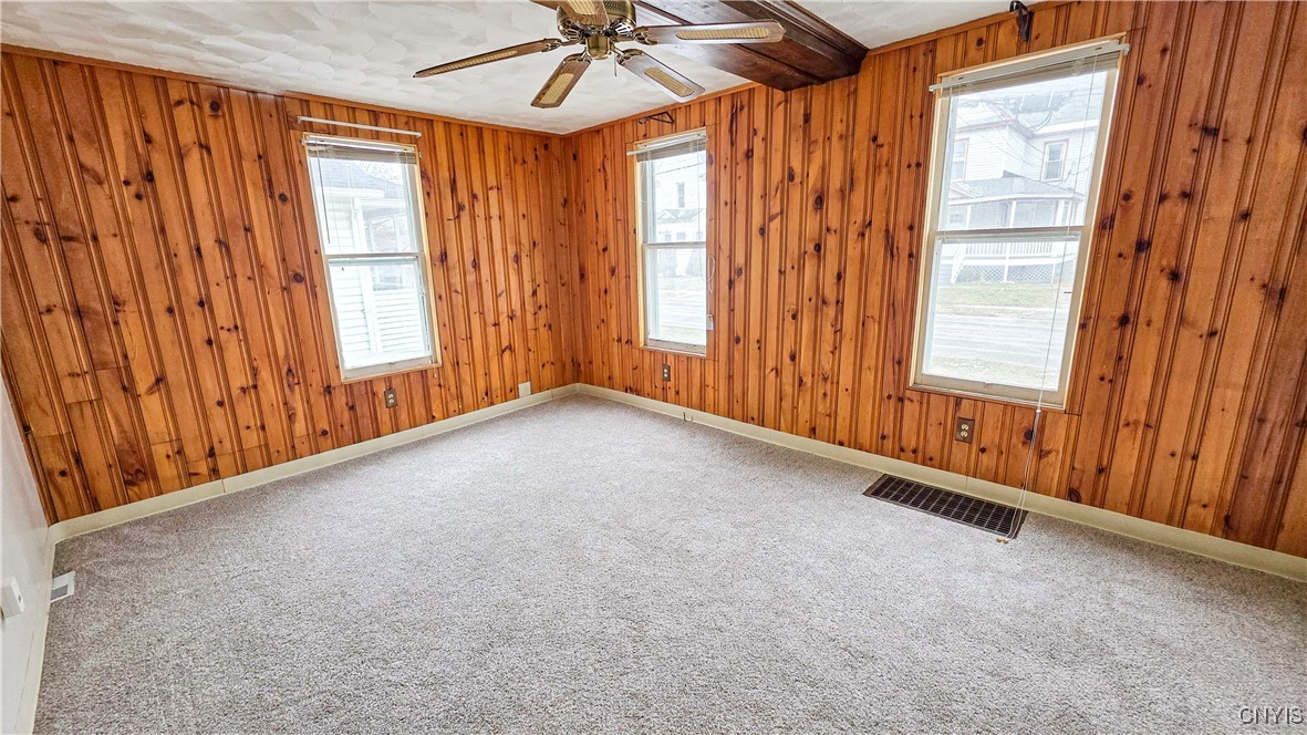 15 Pleasant Street Auburn, NY 13021 - Photo 11 of 46