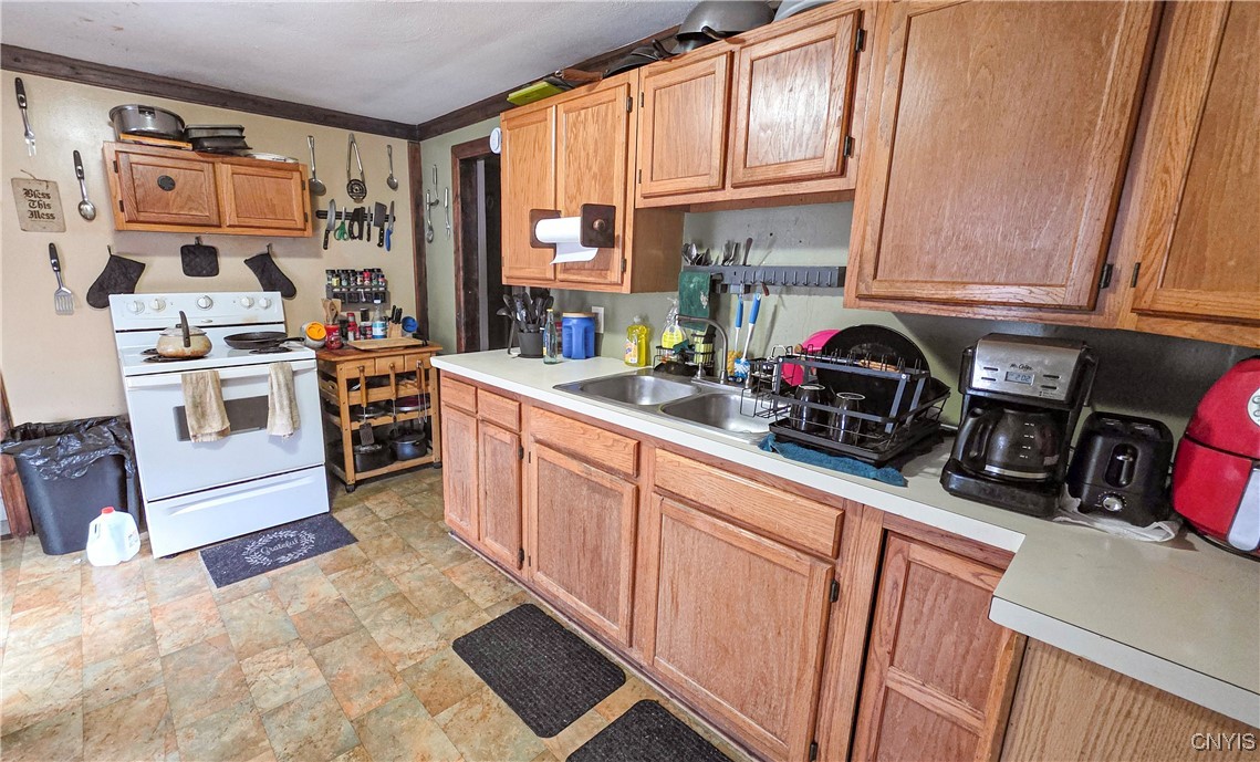 15 Pleasant Street Auburn, NY 13021 - Photo 27 of 46 2nd floor