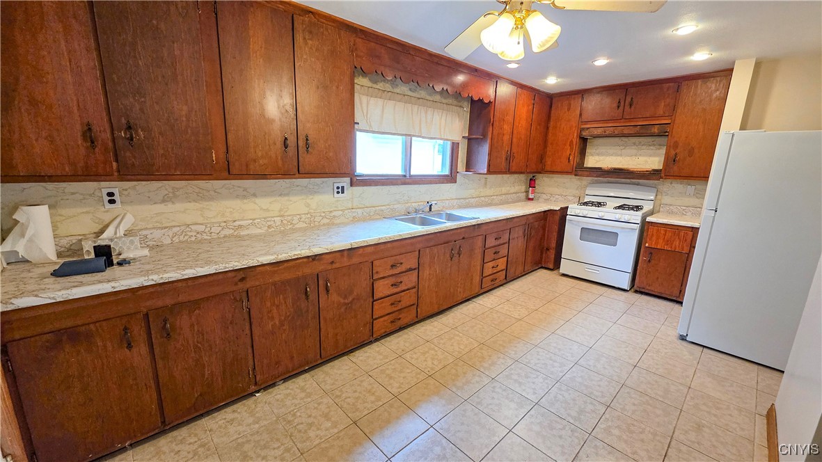 15 Pleasant Street Auburn, NY 13021 - Photo 4 of 46 1st floor