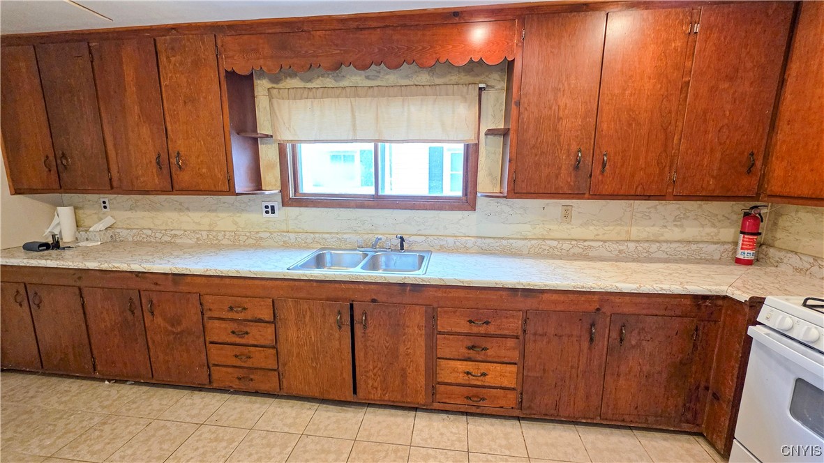 15 Pleasant Street Auburn, NY 13021 - Photo 6 of 46