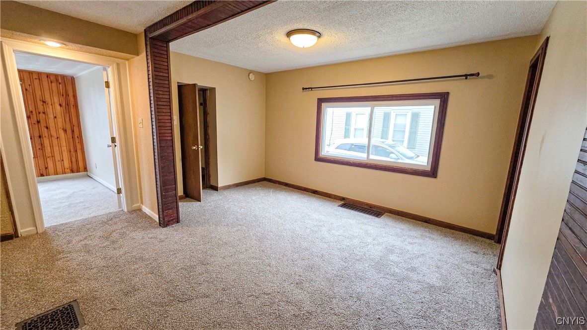 15 Pleasant Street Auburn, NY 13021 - Photo 7 of 46