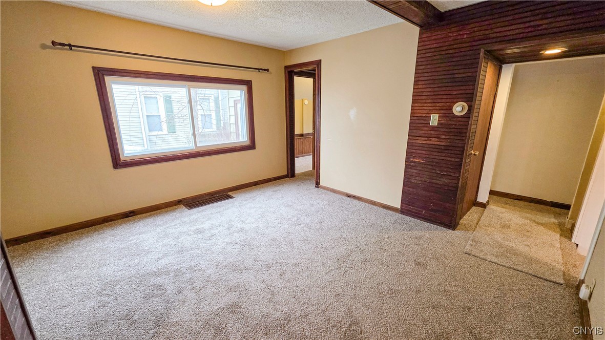 15 Pleasant Street Auburn, NY 13021 - Photo 8 of 46