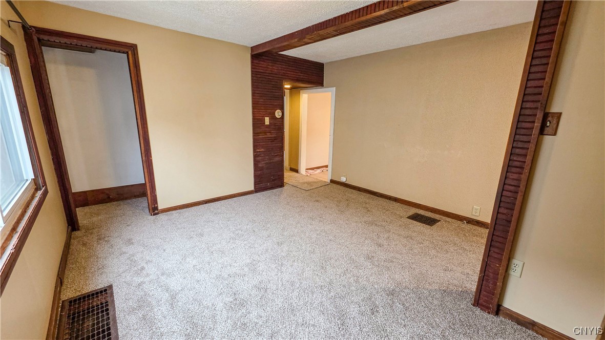 15 Pleasant Street Auburn, NY 13021 - Photo 9 of 46