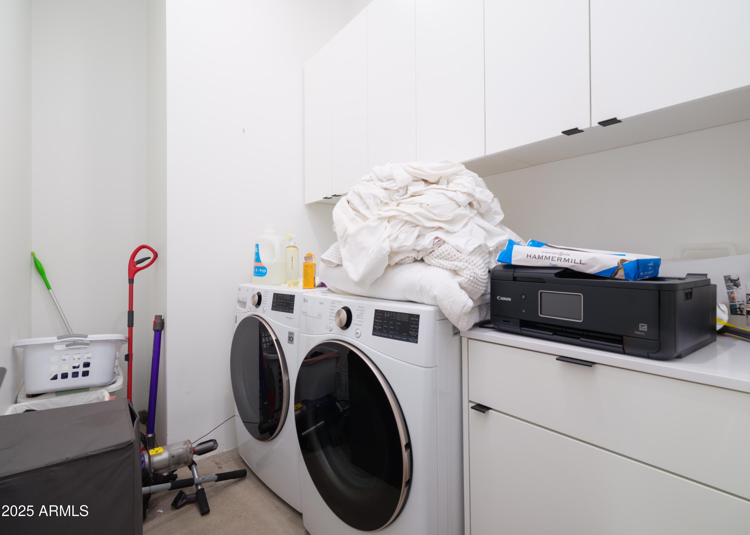 1526 East Coronado Road Phoenix, AZ 85006 - Photo 25 of 39 a utility room with dryer and washer