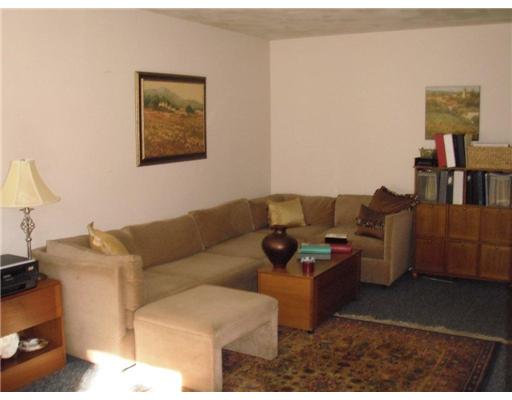 132 Council Rock Road Cranston, RI 02921 - Photo 3 of 12 Living Room.