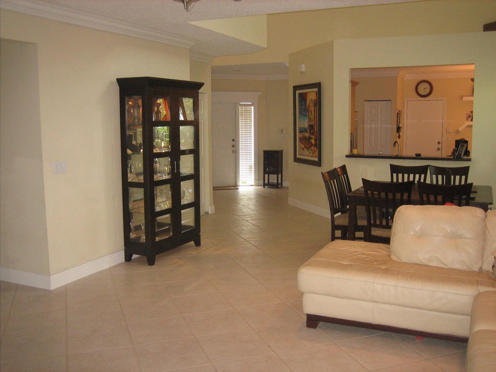 20950 Vía Jasmine, Unit 1 Boca Raton, FL 33428 - Photo 2 of 11 Living and Dinning area