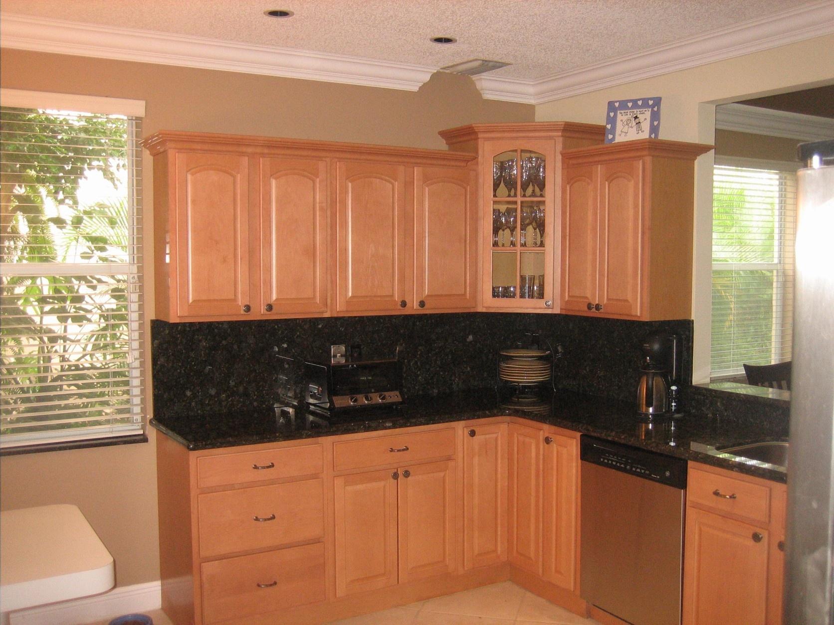 20950 Vía Jasmine, Unit 1 Boca Raton, FL 33428 - Photo 5 of 11 Kitchen
