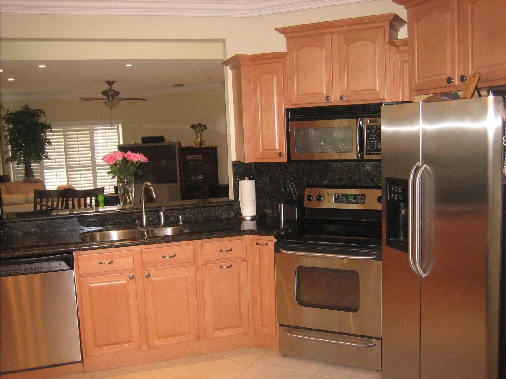 20950 Vía Jasmine, Unit 1 Boca Raton, FL 33428 - Photo 6 of 11 Kitchen