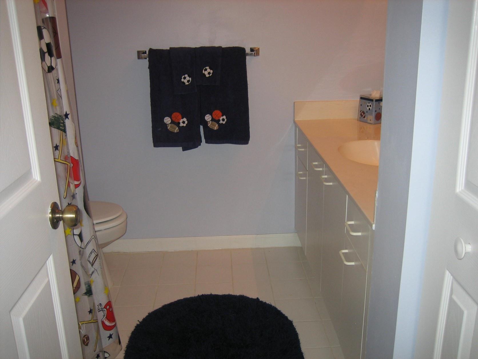 20950 Vía Jasmine, Unit 1 Boca Raton, FL 33428 - Photo 9 of 11 Bathroom