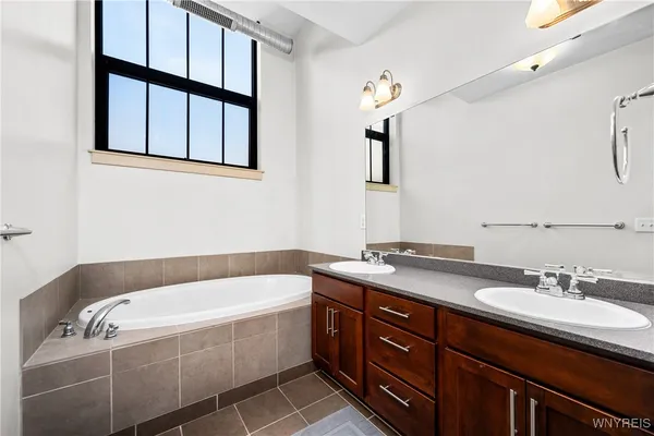 $2,000 | 210 Ellicott Street, Unit 501, Buffalo, NY 14203