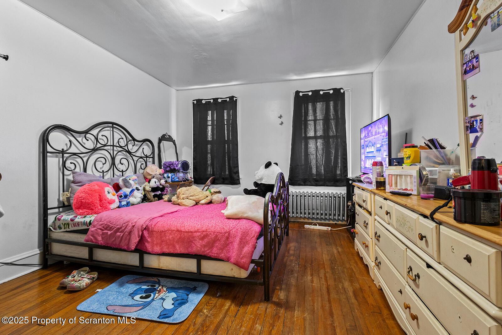 511 Fig Street Scranton, PA 18505 - Photo 21 of 33 a bedroom with bed and a dresser
