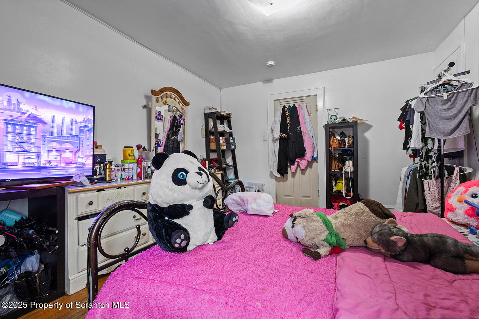 511 Fig Street Scranton, PA 18505 - Photo 23 of 33 a bedroom with bed and a large mirror
