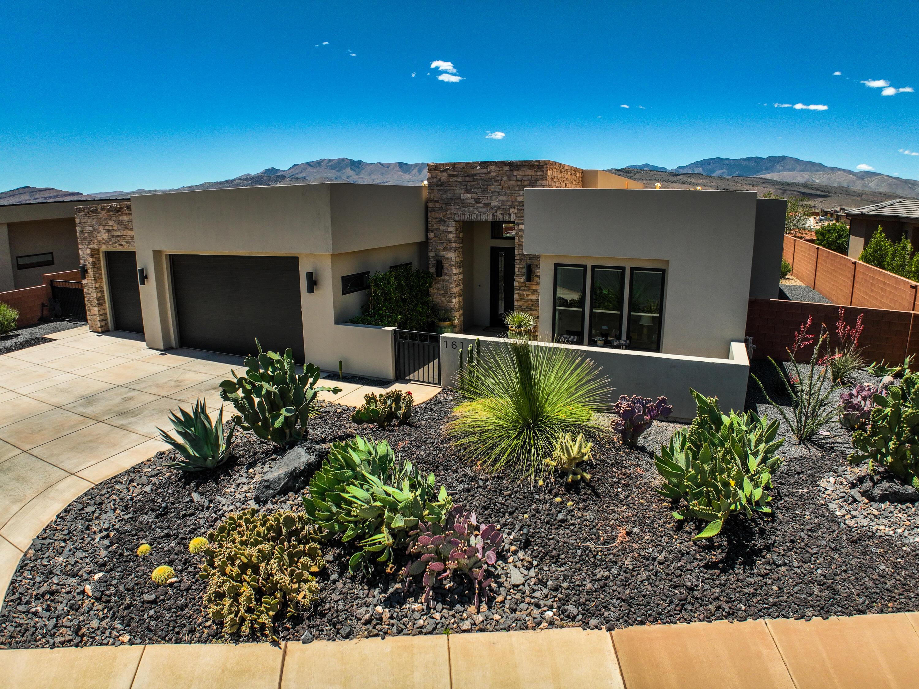 161 North Arrowhead Lane Ivins, UT 84738 - Photo 1 of 49 Front