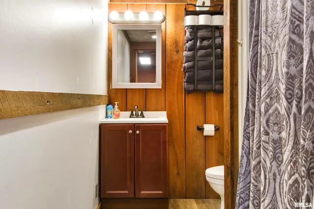 $495,000 | 1667 North 365th Road, Versailles, IL 62378