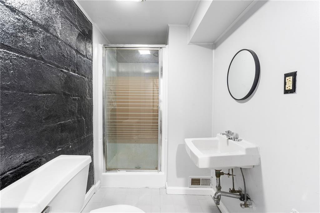 322 Bascom Avenue Pittsburgh, PA 15214 - Photo 25 of 29 a bathroom with a sink toilet and shower