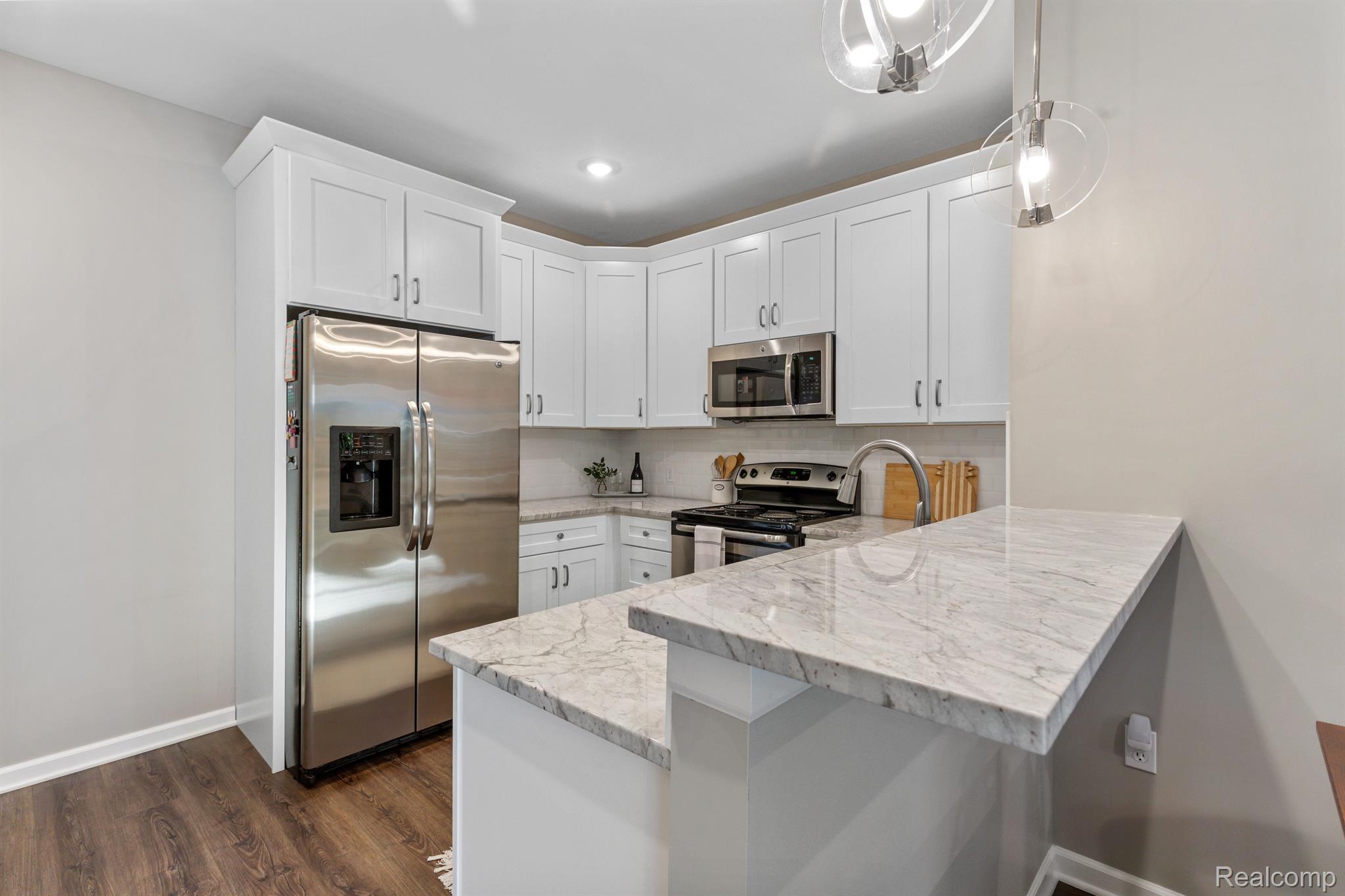 312 North Wixom Road Wixom, MI 48393 - Photo 13 of 40 Gallery Image 13