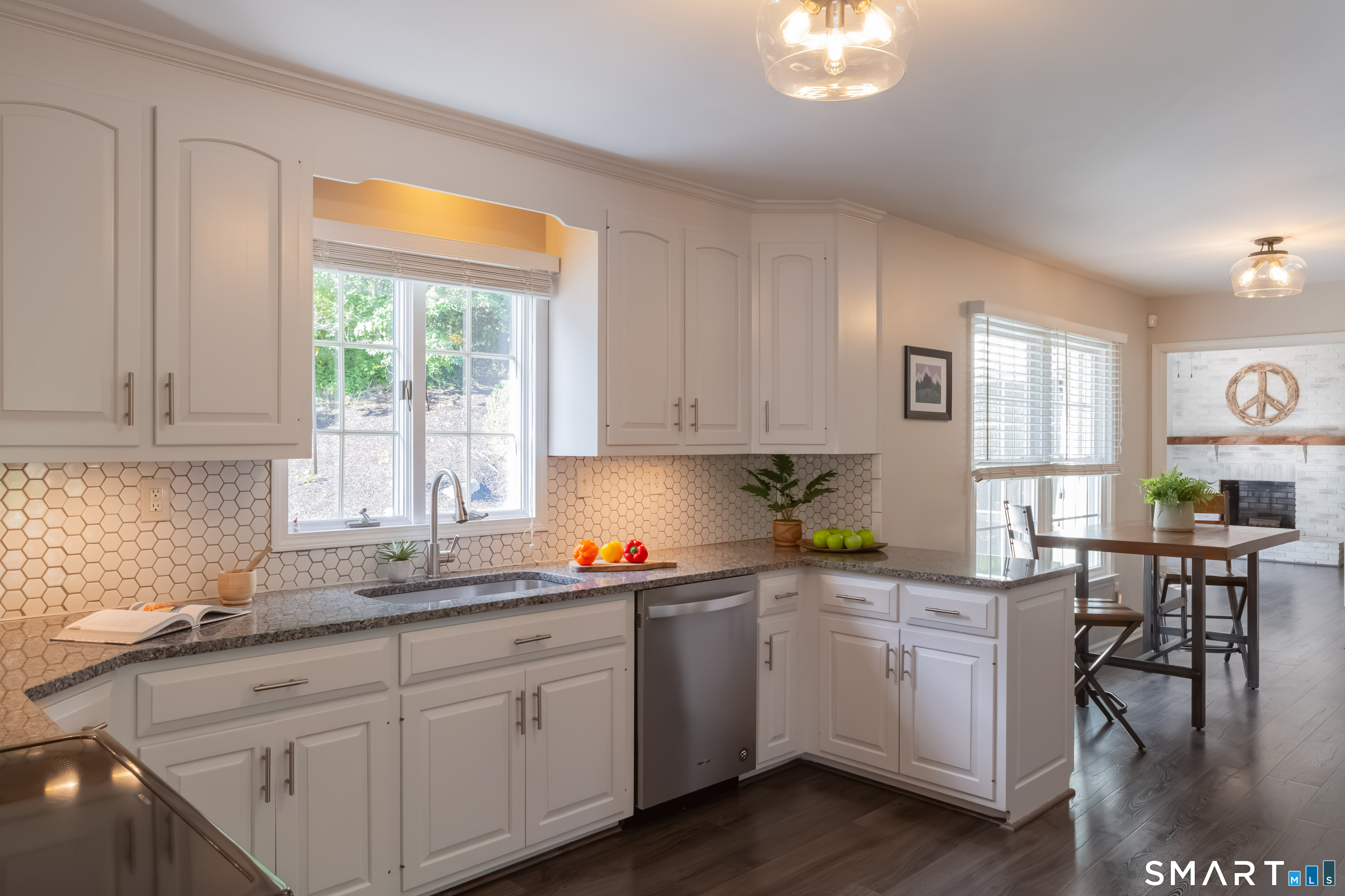 30 Crested Ridge Court Stratford, CT 06614 - Photo 8 of 38