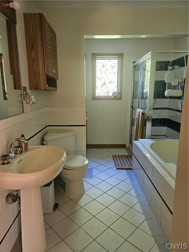 214 Revere Road DeWitt, NY 13214 - Photo 8 of 17 Updated first floor full bath with Jacuzzi tub and step in shower