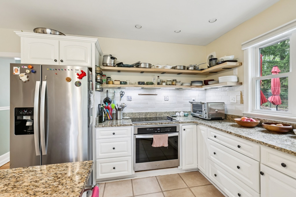 220 Olean Street Worcester, MA 01602 - Photo 10 of 39