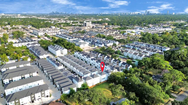 a view of entryway with outdoor space