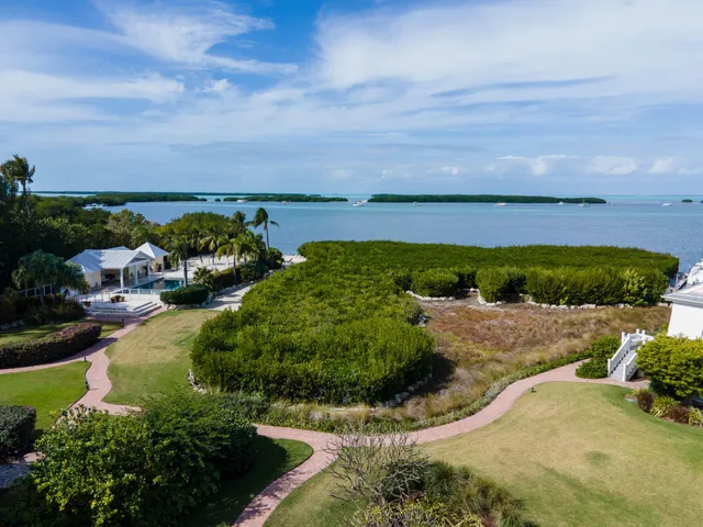 $2,600,000 | 81250 Overseas Highway, Unit 5, Islamorada, FL 33036
