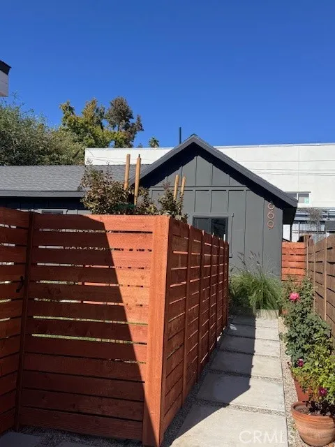 869 East Howard Street Pasadena, CA 91101 - Photo 7 of 13 a view of a pathway of a house