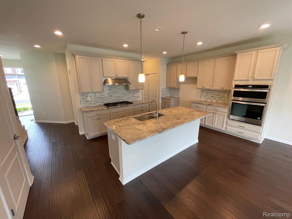 43545 Prospect Lane Novi, MI 48375 - Photo 3 of 22