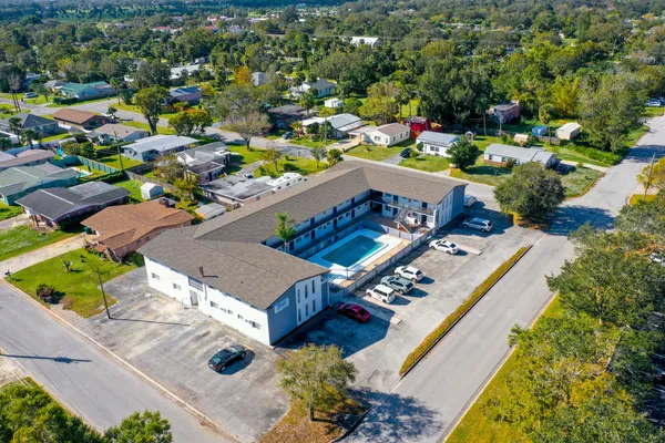 $1,275 | 115 Seminole Avenue West, Unit 212, Melbourne, FL 32901