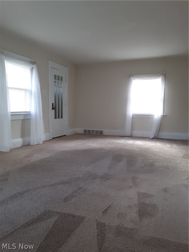4313 Prasse Road South Euclid, OH 44121 - Photo 3 of 29 Large living room