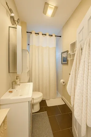 $2,100 | 456 Medford Street, Unit 4, Somerville, MA 02145