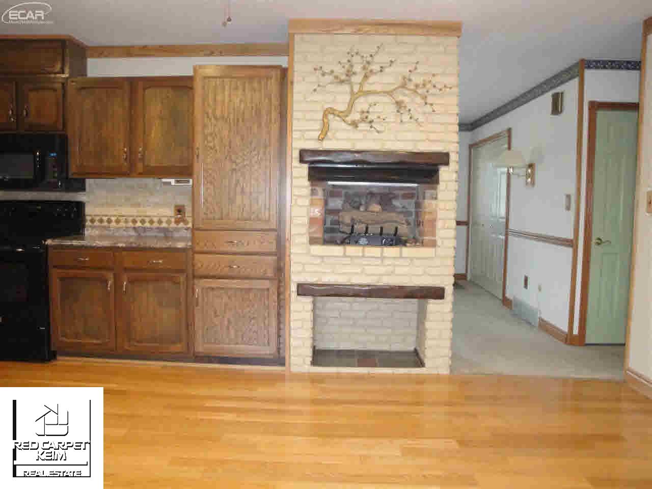 4373 Dublin Road Burton, MI 48529 - Photo 14 of 23 21396167-13.JPG