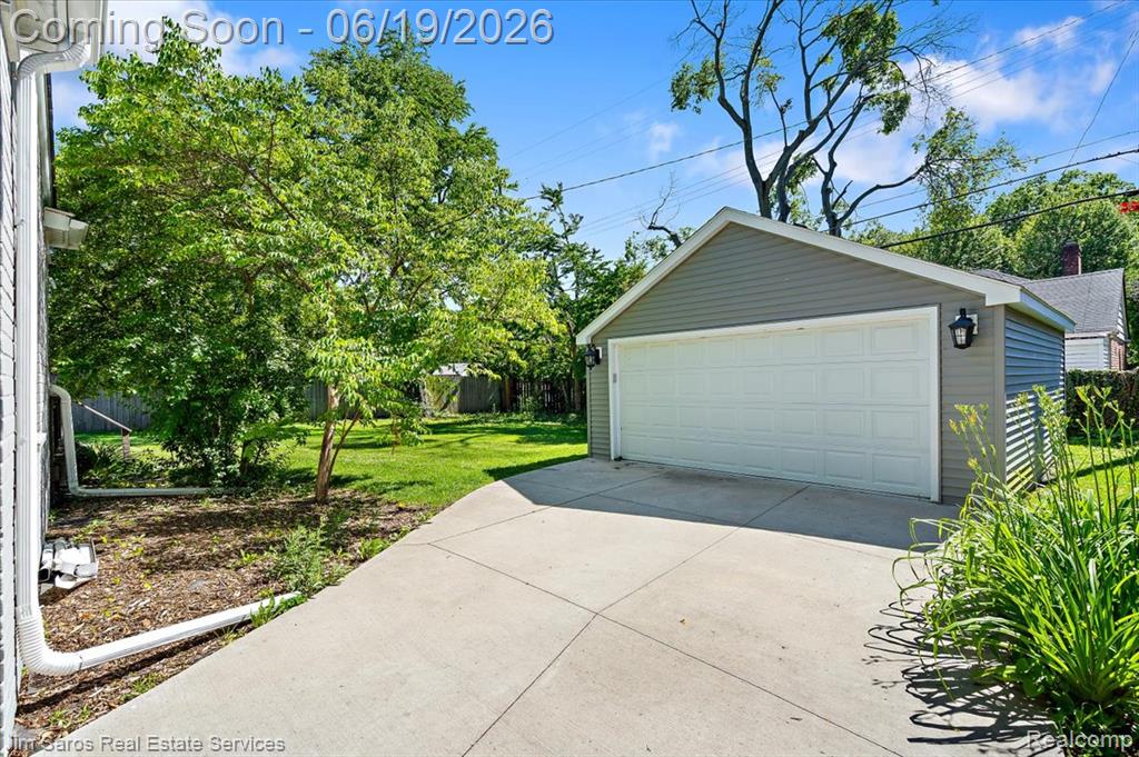 615 Lakepointe Street Grosse Pointe, MI 48230 - Photo 28 of 34