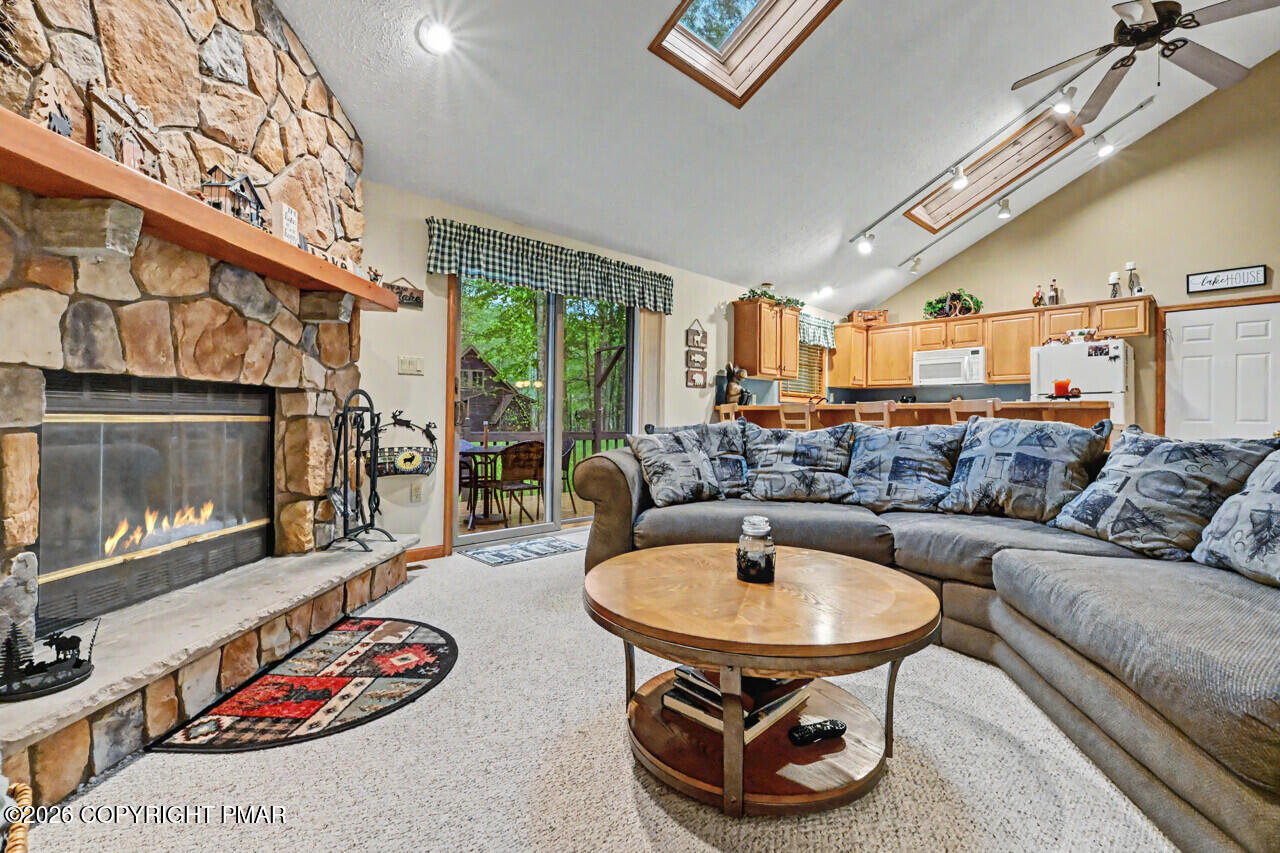 5522 Fox Run Road Pocono Pines, PA 18350 - Photo 4 of 28 Living
