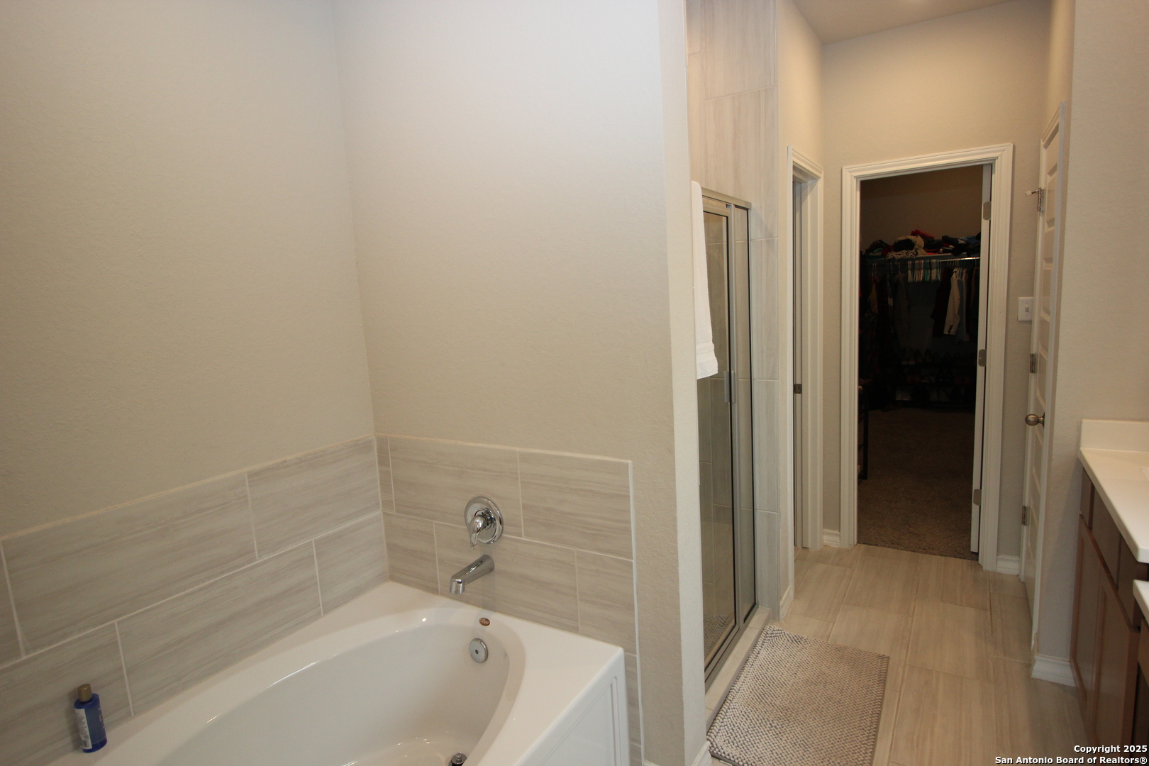 12228 Buckaroo Ranch San Antonio, TX 78254 - Photo 16 of 43 a bathroom with a bathtub and shower