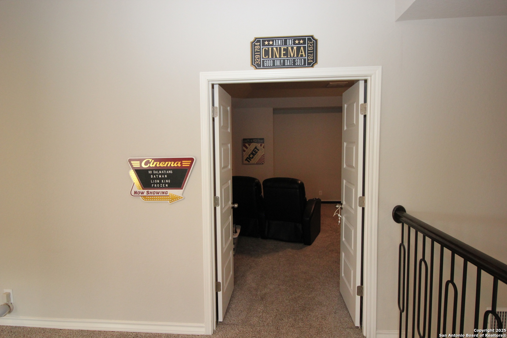 12228 Buckaroo Ranch San Antonio, TX 78254 - Photo 35 of 43 a view of a hallway with wooden floor