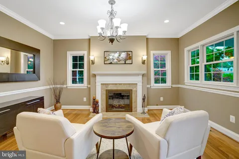 $1,950,000 | 117 West George Mason Road, Falls Church, VA 22046