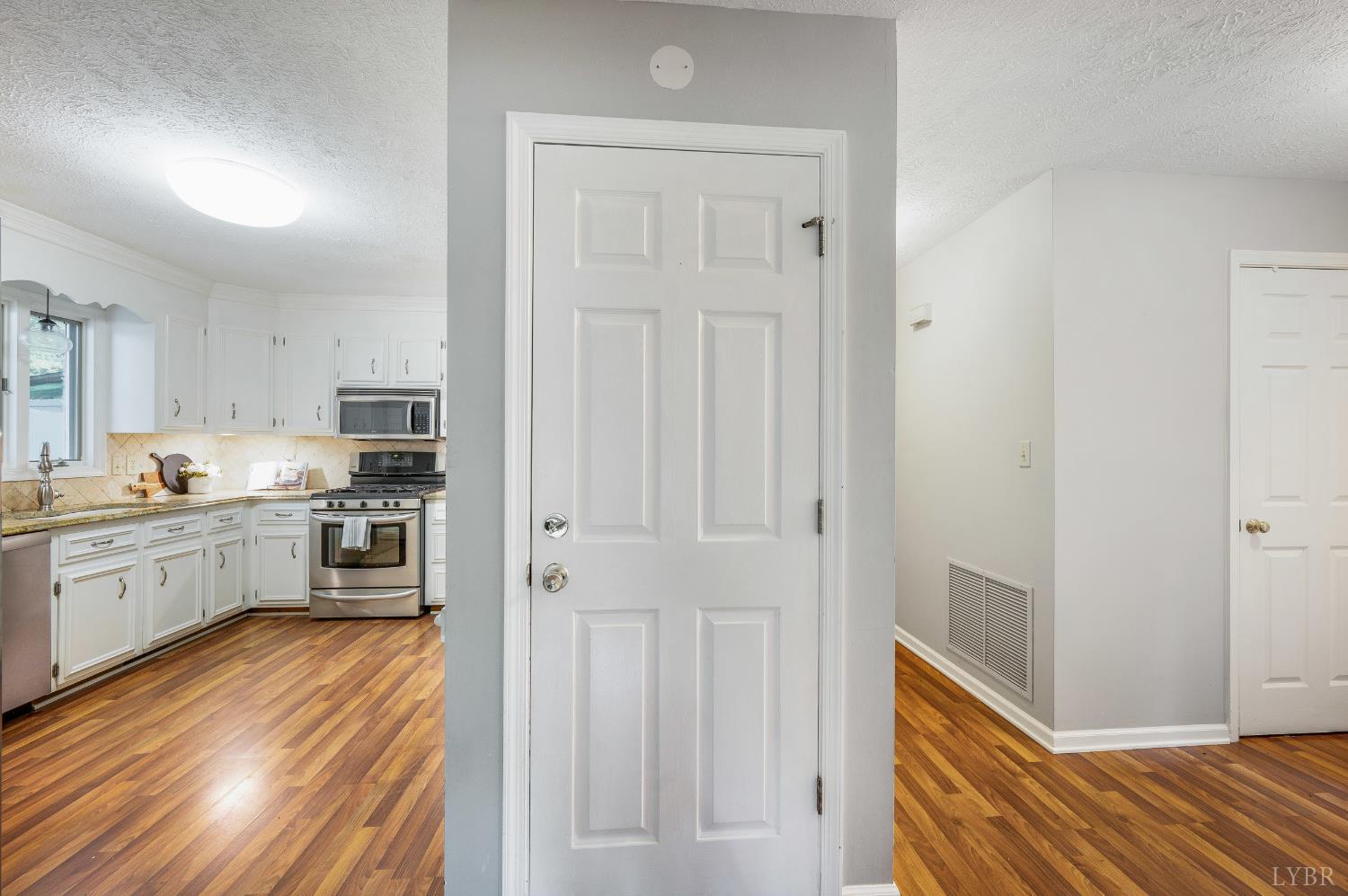 3552 Round Hill Road Lynchburg, VA 24503 - Photo 8 of 51