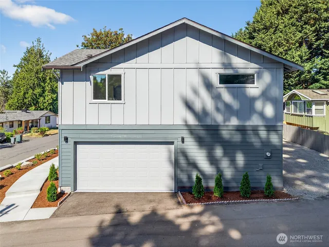 a picture of a white wall and white wall