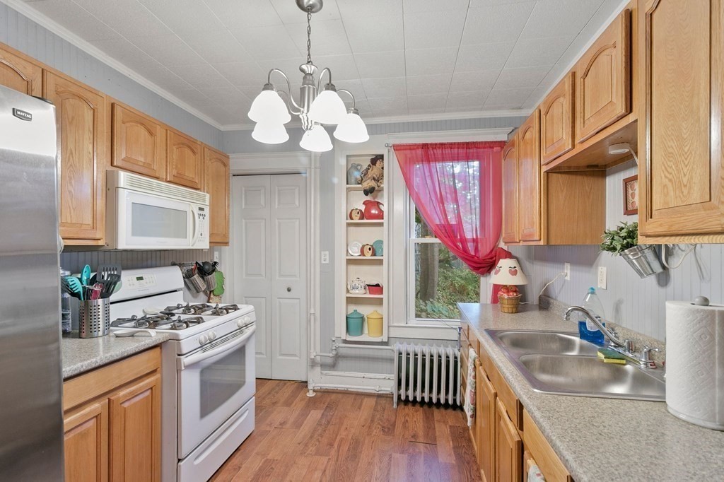 41 Newhall Street Springfield, MA 01109 - Photo 17 of 25