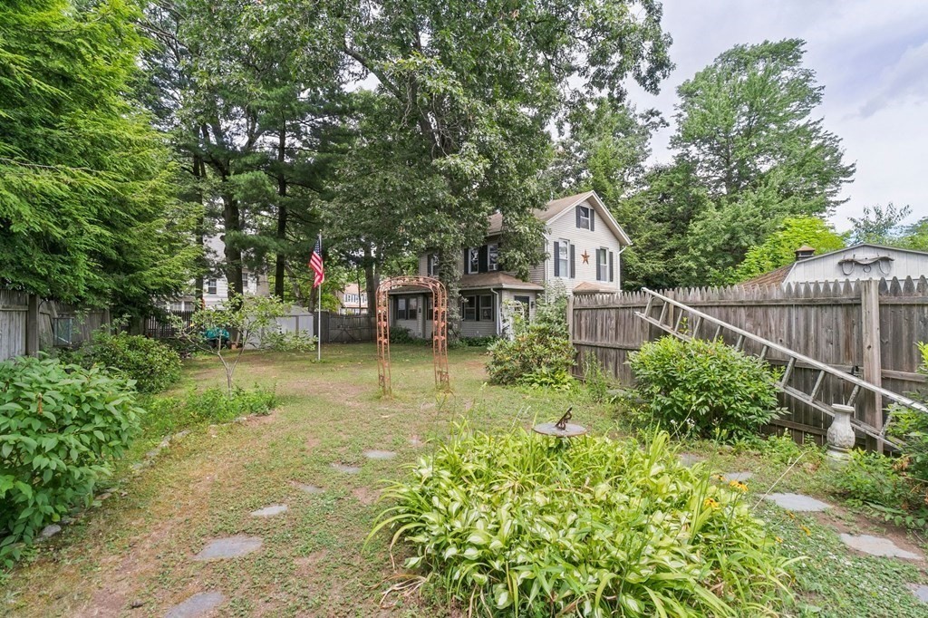41 Newhall Street Springfield, MA 01109 - Photo 4 of 25