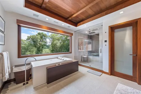 $3,895,000 | 8 Ridgeview Circle, Armonk, NY 10504
